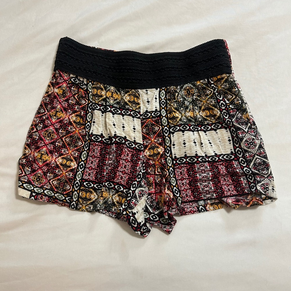 A. Byer Boho Patchwork Shorts Black Crochet Waistband Geometric Print Womens M